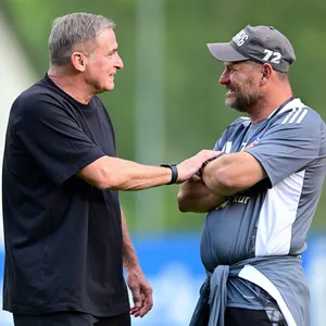 Sportvorstand Stefan Kuntz hat für Steffen Baumgart einen Aufstiegskader zusammengestellt. Nun muss der HSV-Trainer auch liefern.