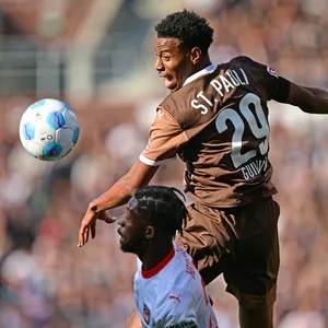 Morgan Guilavogui im Kopfballduell