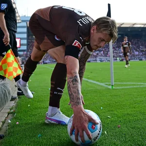 Eric Smith beim Eckball