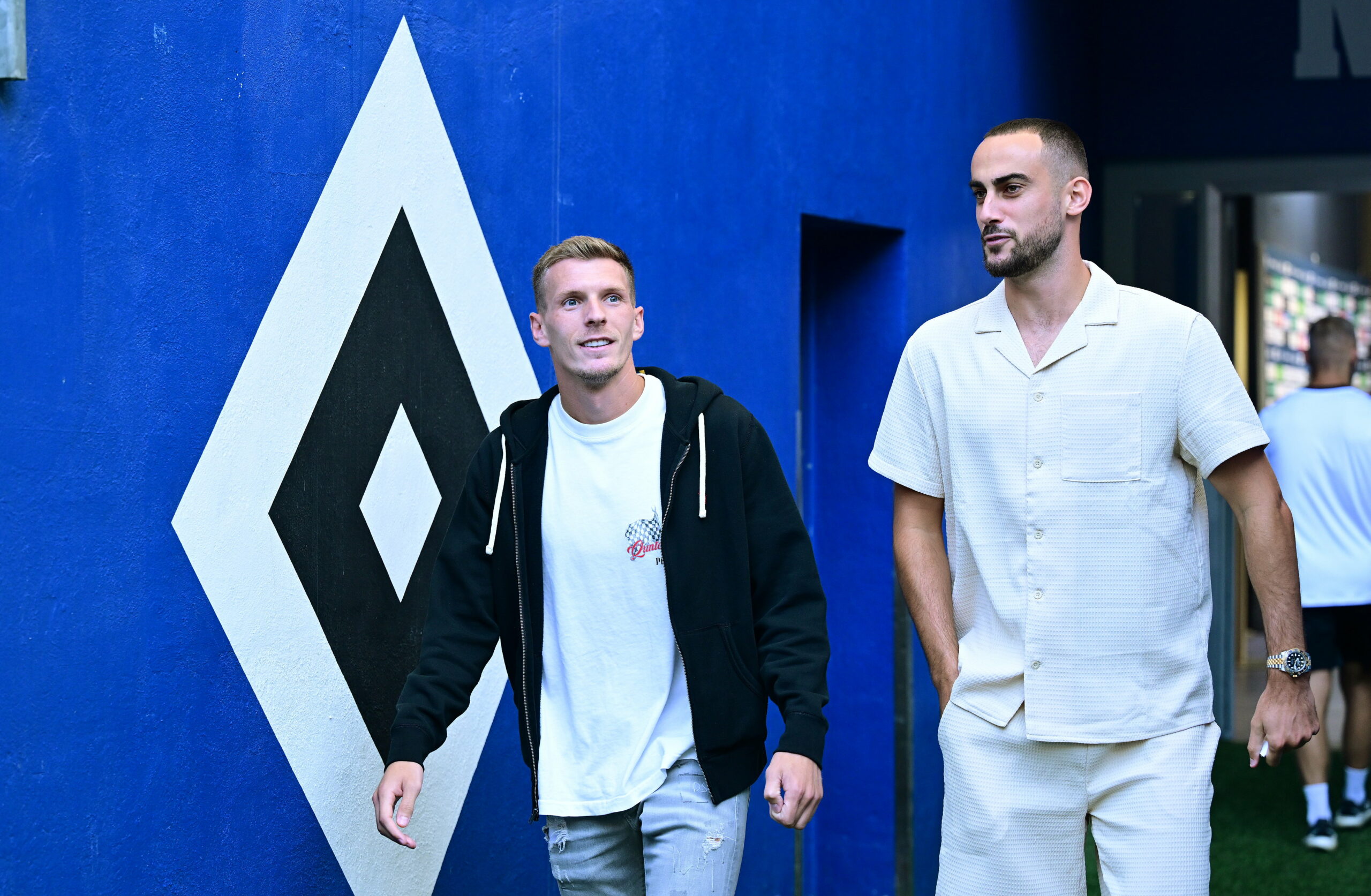 Emir Sahiti und Lucas Perrin in den Katakomben des HSV