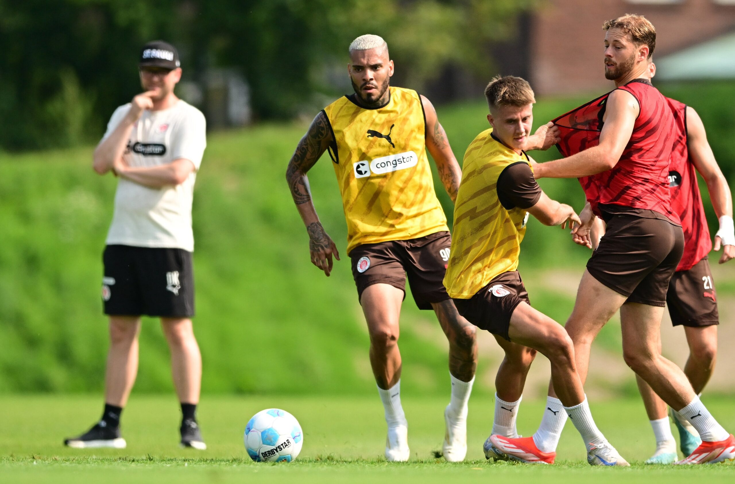 Maurides, Erik Ahlstrand und Carlo Boukhalfa beim Training