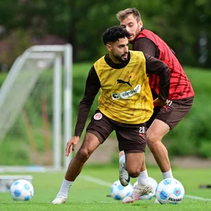 Elias Saad beim St. Pauli-Training