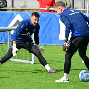Daniel Heuer Fernandes beim HSV-Training zusammen mit Matheo Raab.