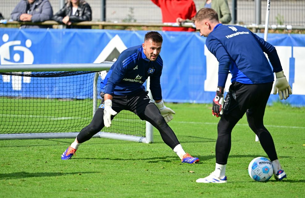 Daniel Heuer Fernandes beim HSV-Training zusammen mit Matheo Raab.