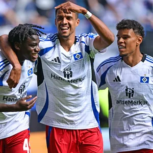 Torjubel beim HSV: Fabio Balde, Robert Glatzel und Ransford Königsdörffer