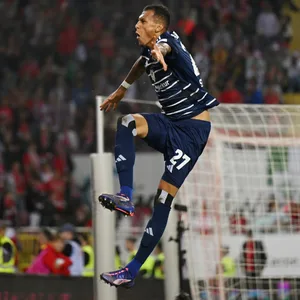 Davie Selke feiert sein Tor in Kaiserslautern