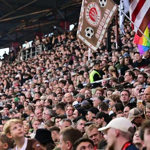 St. Pauli-Fans am Millerntor