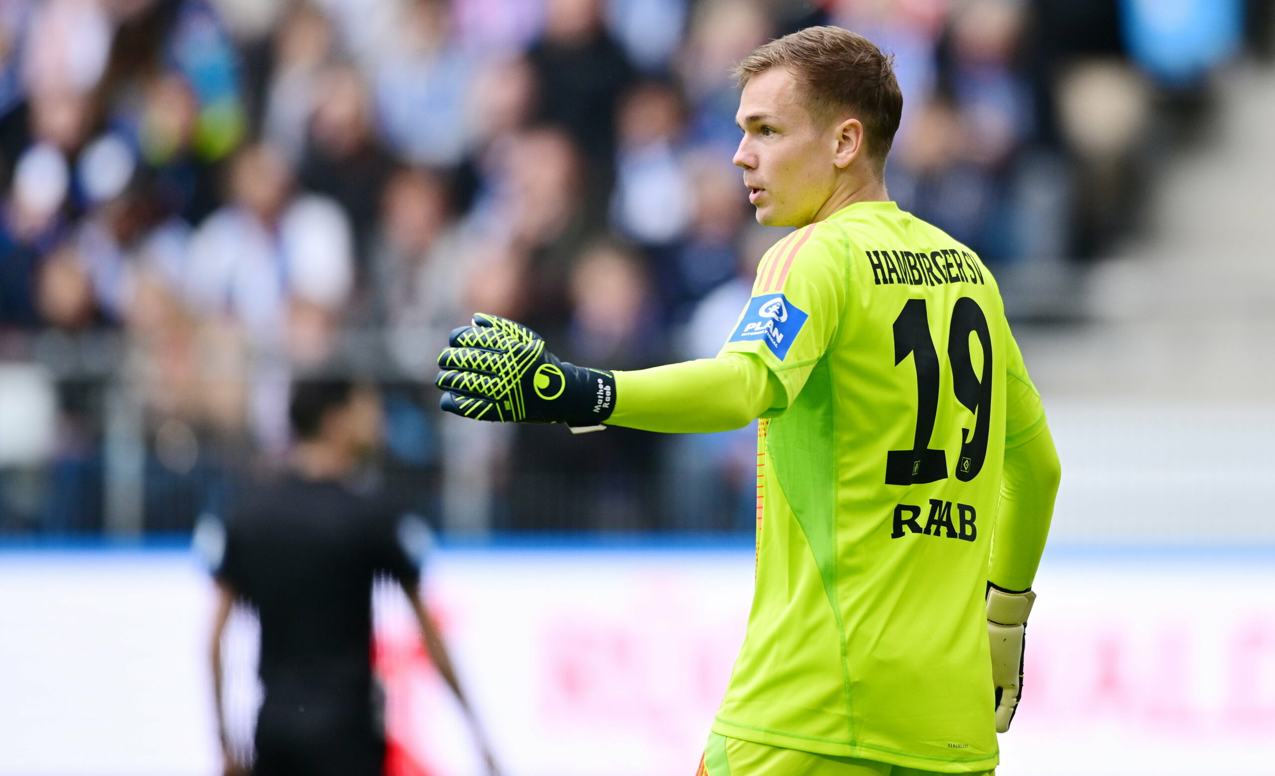 HSV-Torhüter Matheo Raab patzte beim 2:2 gegen Paderborn entscheidend.