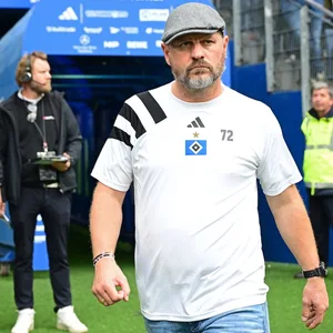 Steffen Baumgart betritt das Stadion