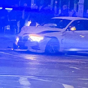 Schwerer Verkehrsunfall durch verbotenes wendemannöver auf St. Pauli. Zwei Autofahrer verletzt in Klinik