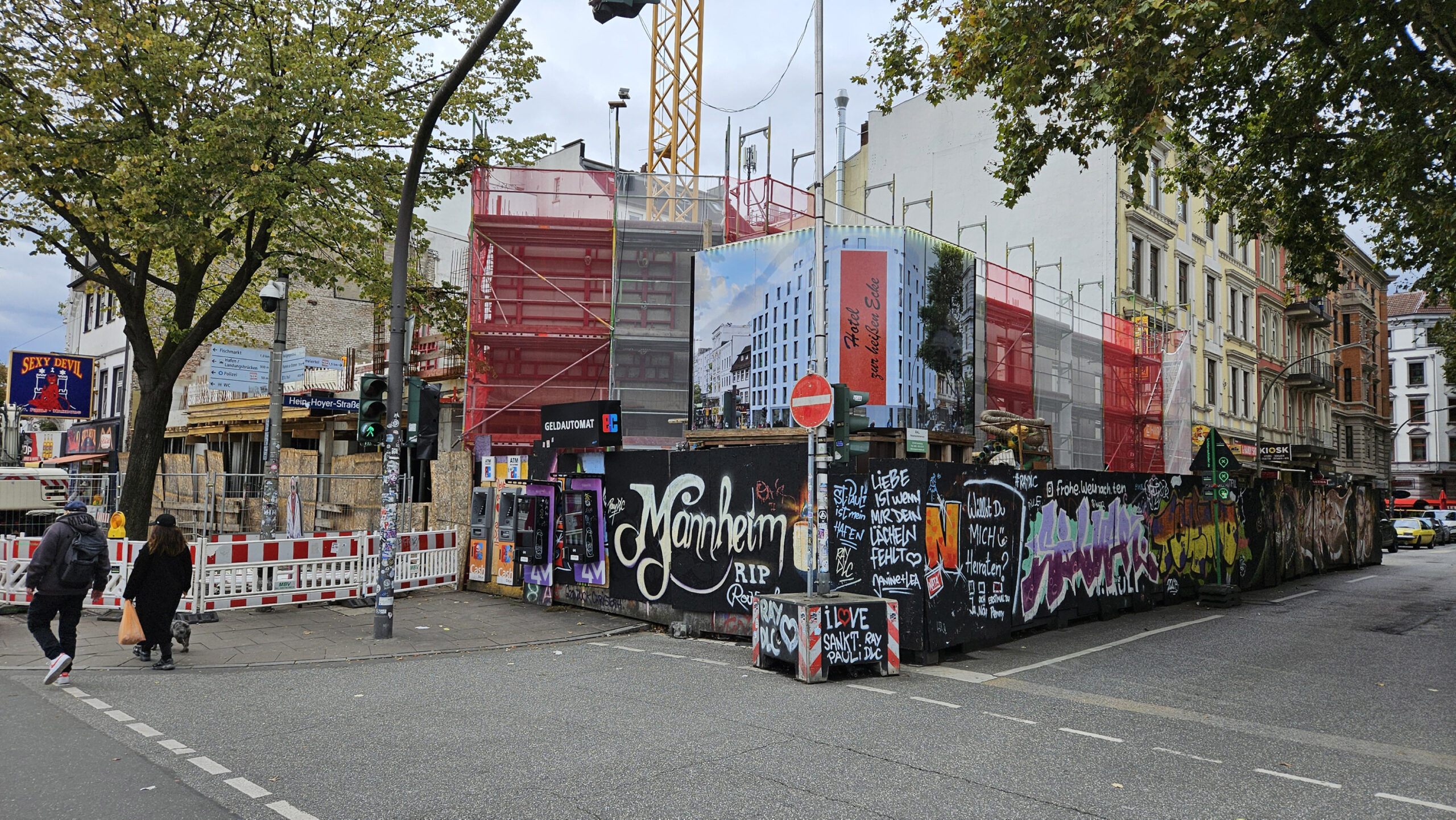 Baustelle auf einem Eckgrundstück