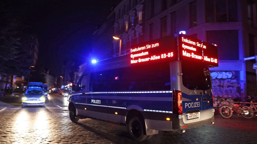 Die Evakuierungen in der Sternschanze laufen nach dem Bombenfund auf Hochtouren.