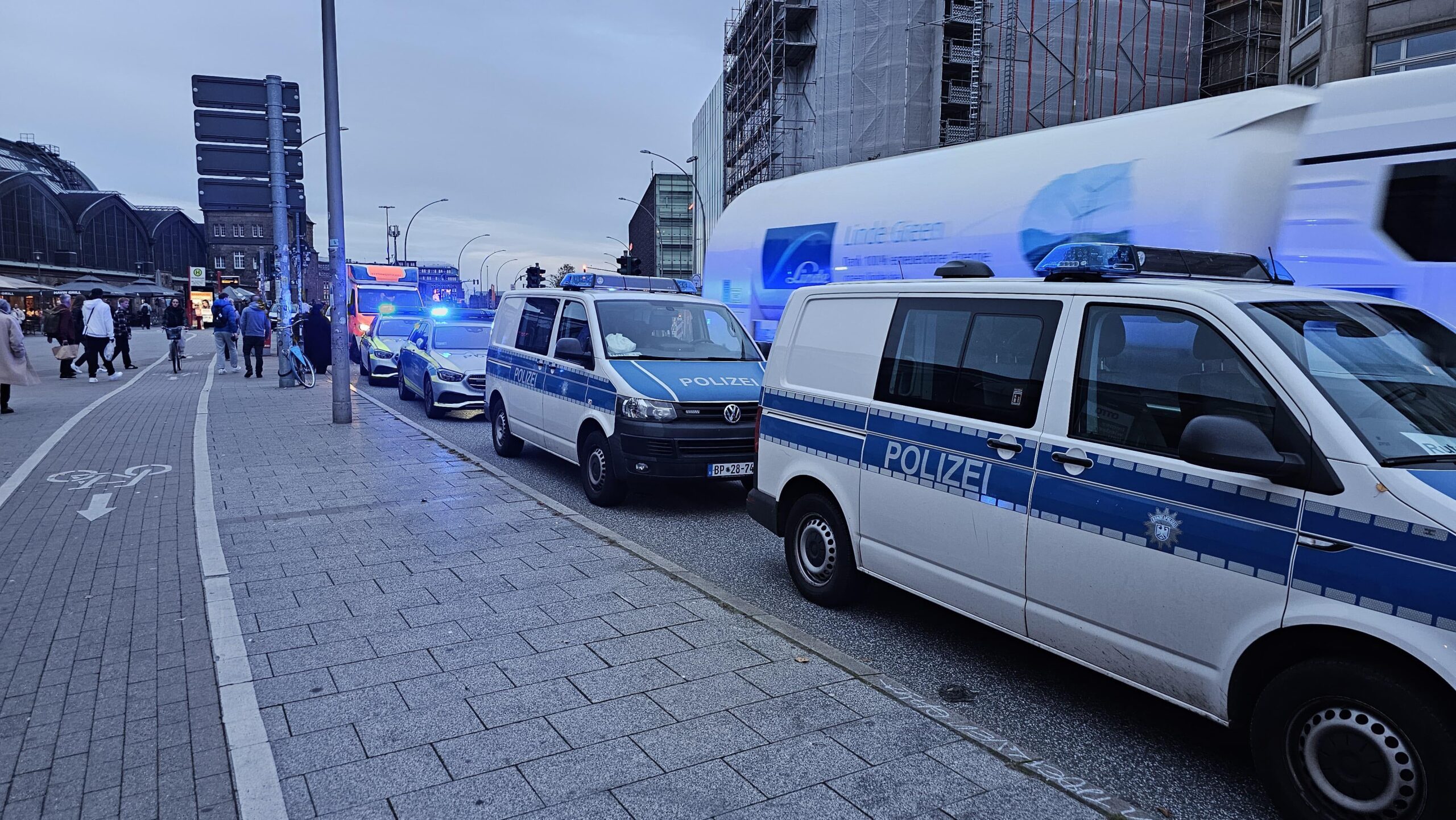 Polizeiwagen am Hauptbahnhof