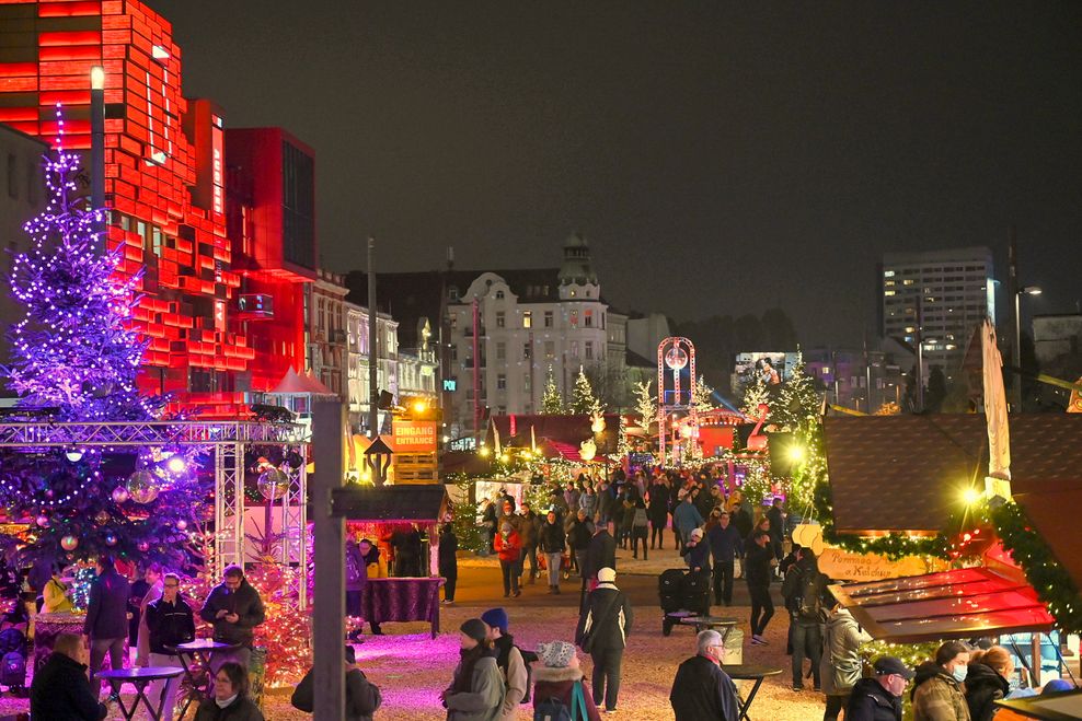 Hamburgs sündigster Weihnachtsmarkt – Santa Pauli