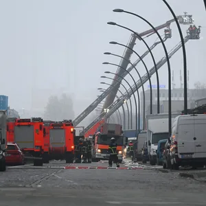 Bei zwei von vier Hamburger Drehleiter-Fahrzeugen wurden „leichte Defekte an den Seilen“ festgestellt, wie aus einem internen Schreiben der Feuerwehr hervorgeht. (Symbolfoto)