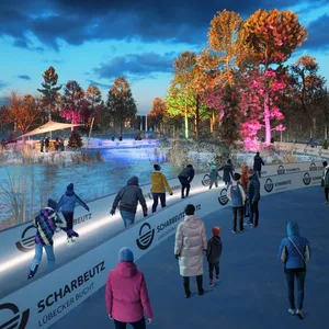 Die „Eiswelt Scharbeutz“ führt auf einem Eisrundlauf durch den illuminierten Kurpark.