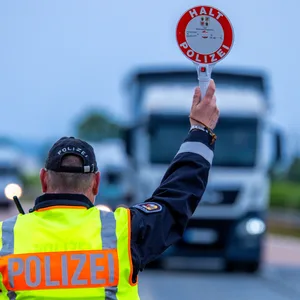 Polizei Kelle Lkw Autobahn