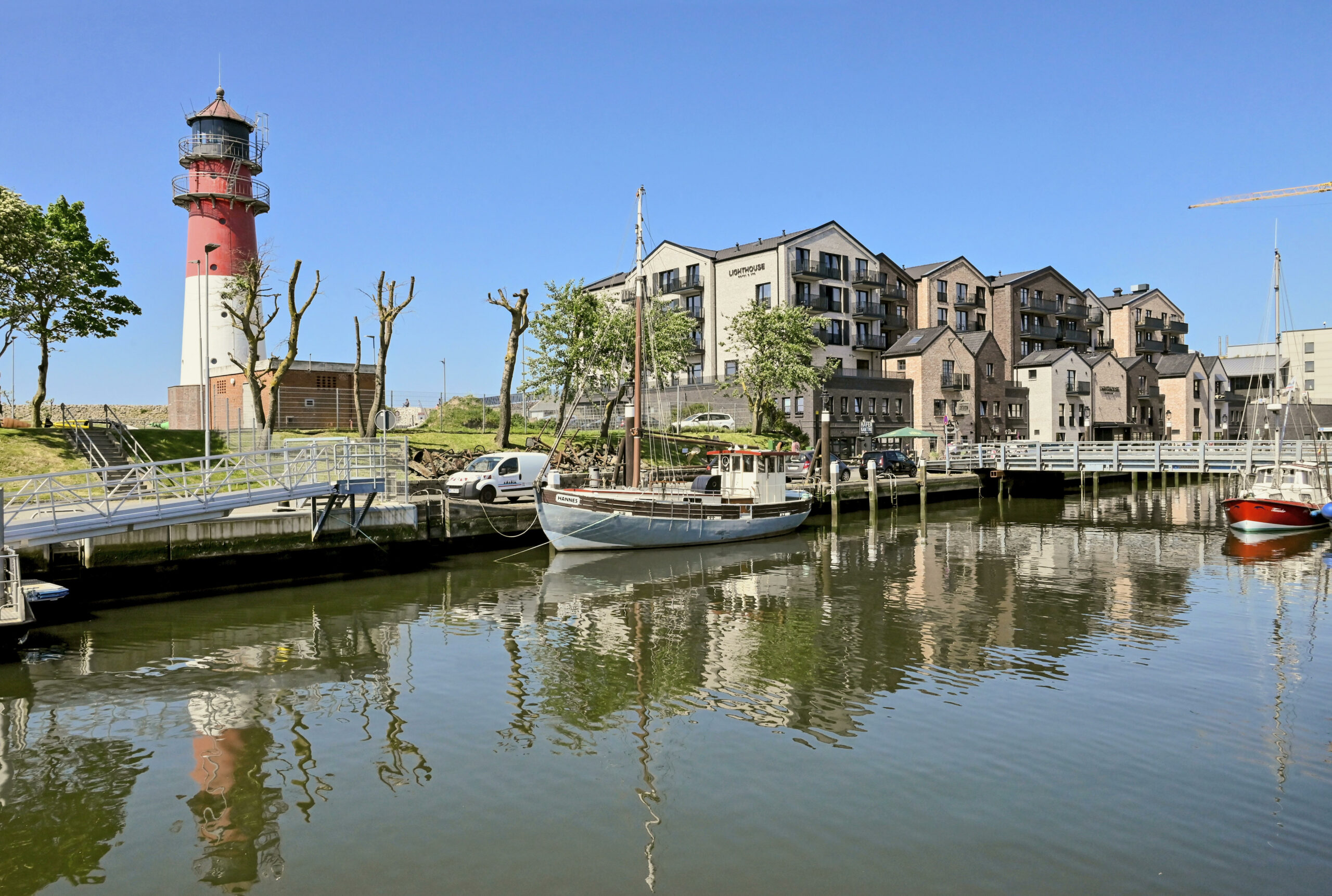 Museumshafen mit Booten und Leuchtturm, Büsum, Dithmarschen