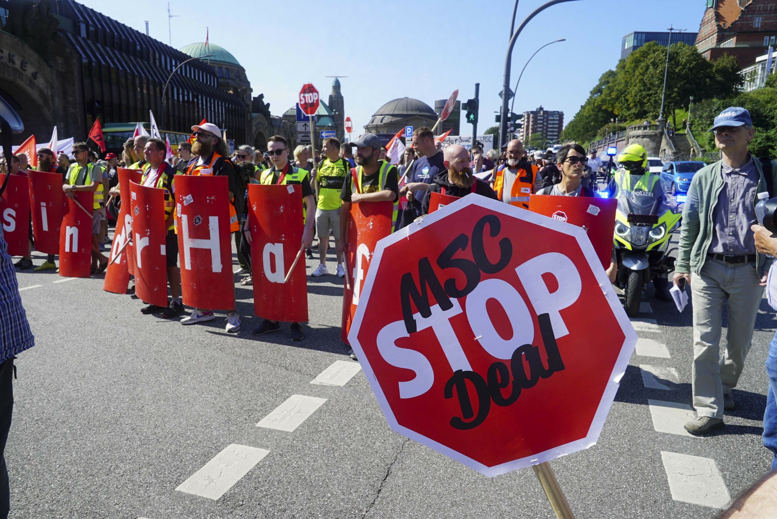 Demo: „Stop den MSC-Deal“