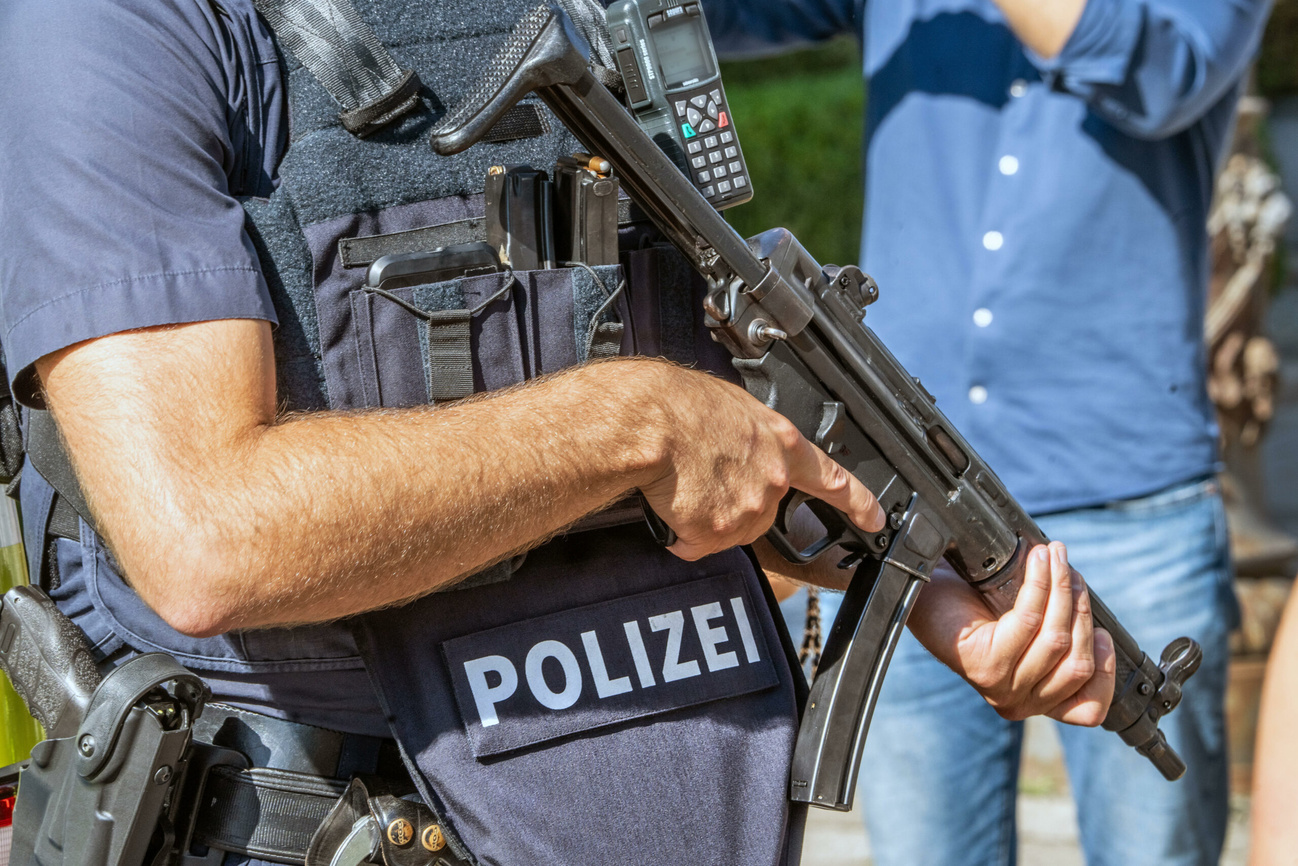 München, 5. September 2024: Sicherheitskräfte sind am Karolinenplatz im Einsatz. Zuvor hatte ein bewaffneter Angreifer das israelische Konsulat und das NS-Dokumentationszentrum beschossen.