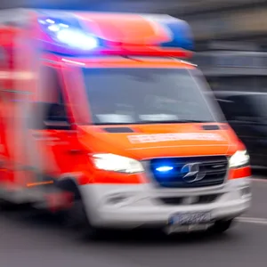Ein Rettungswagen im Einsatz. (Symbolfoto)