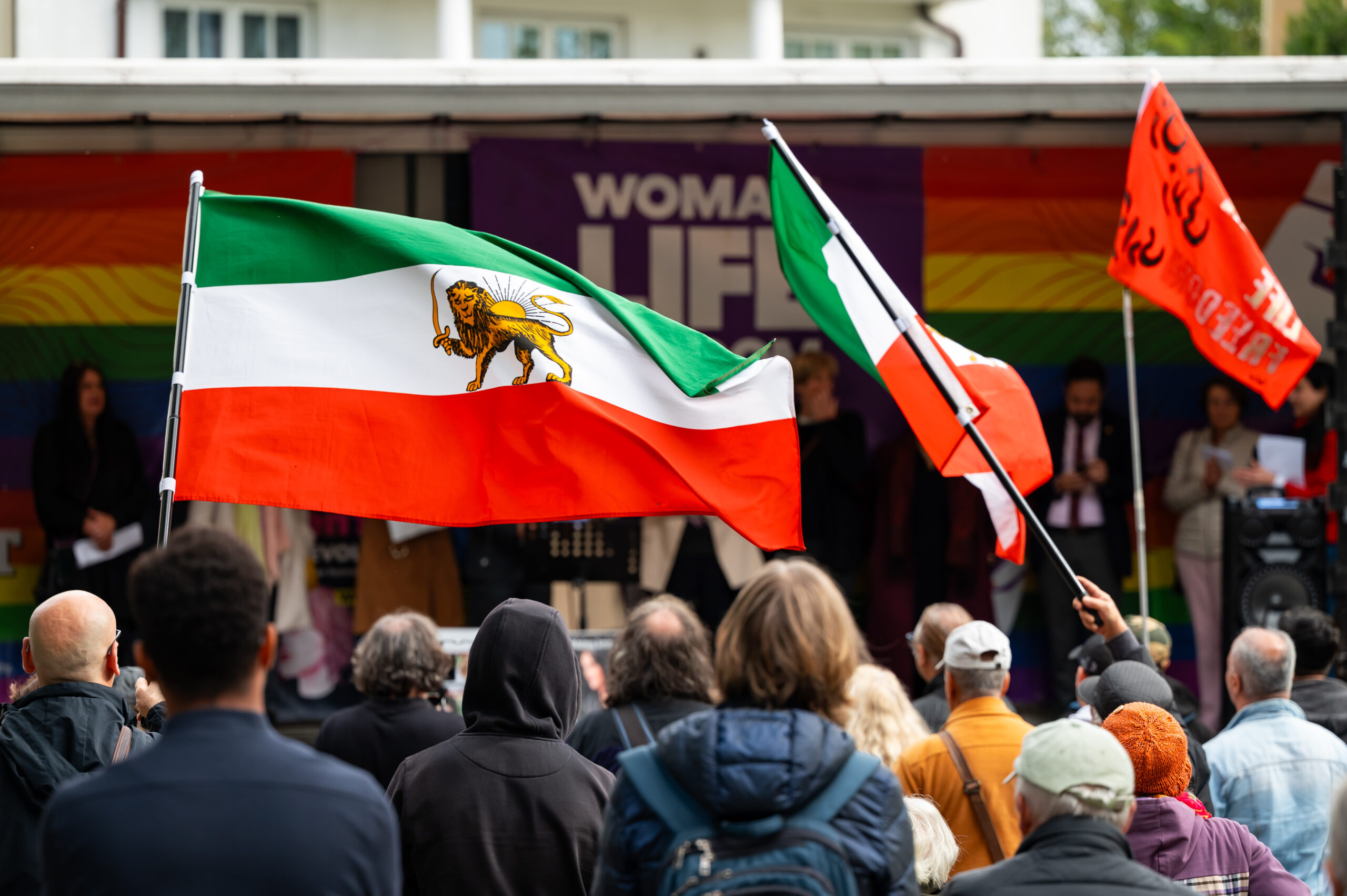 Am Donnerstag versammelten sich Demonstranten vor der Blauen Moschee.