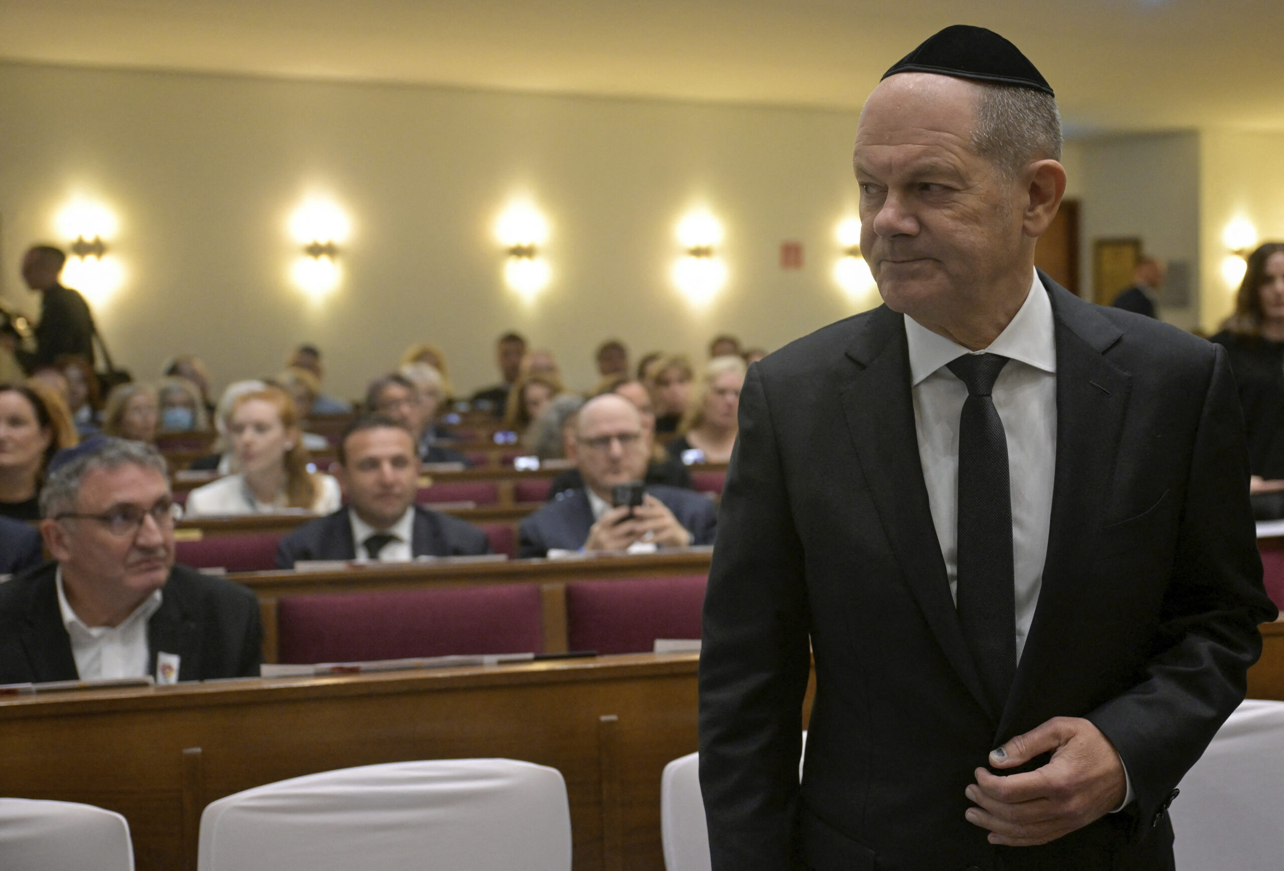 Bundeskanzler Olaf Scholz bei der Gedenkveranstaltung in der Synagoge Hohe Weide.