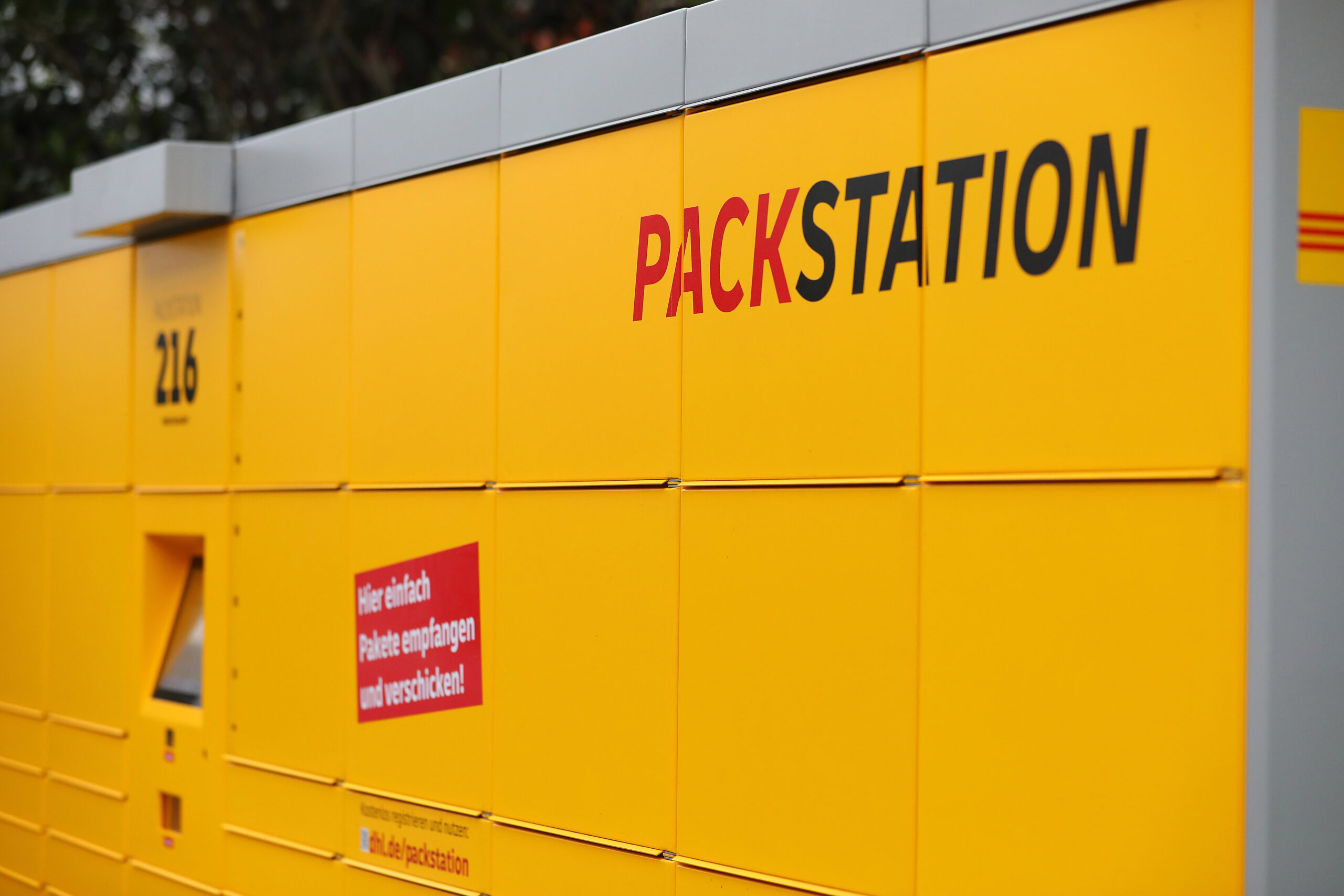 Eine Packstation der Firma DHL