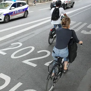 Ein SUV-Fahrer steht in Paris unter Verdacht, einen Radfahrer absichtlich überfahren und getötet zu haben (Symbolfoto).