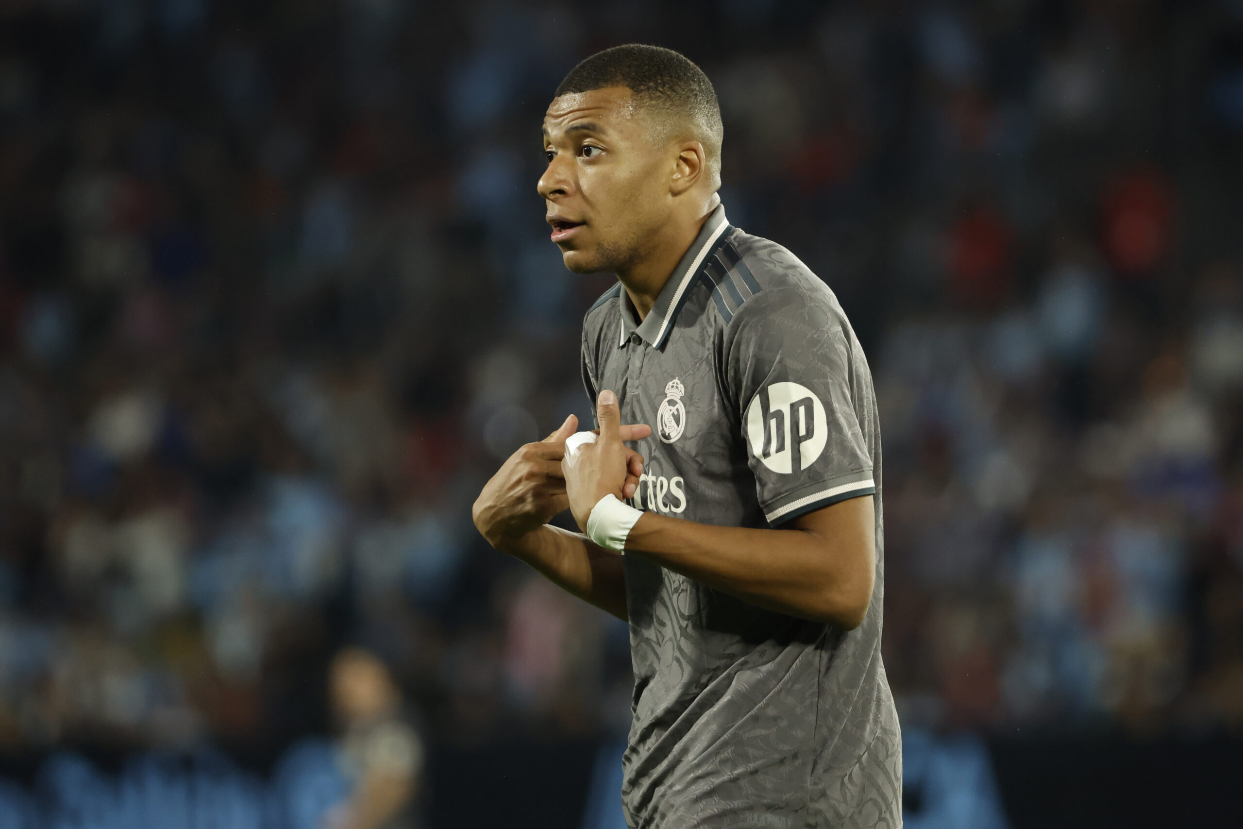 Kylian Mbappé im grauen Trikot von Real Madrid