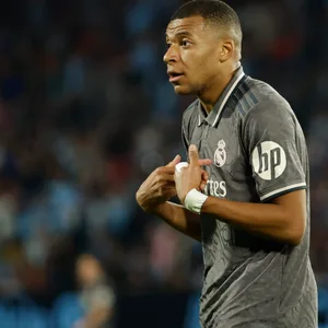 Kylian Mbappé im grauen Trikot von Real Madrid