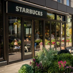 Da hilft kein noch so schönes Design: Bei Starbucks sind die Umsätze stark eingebrochen.
