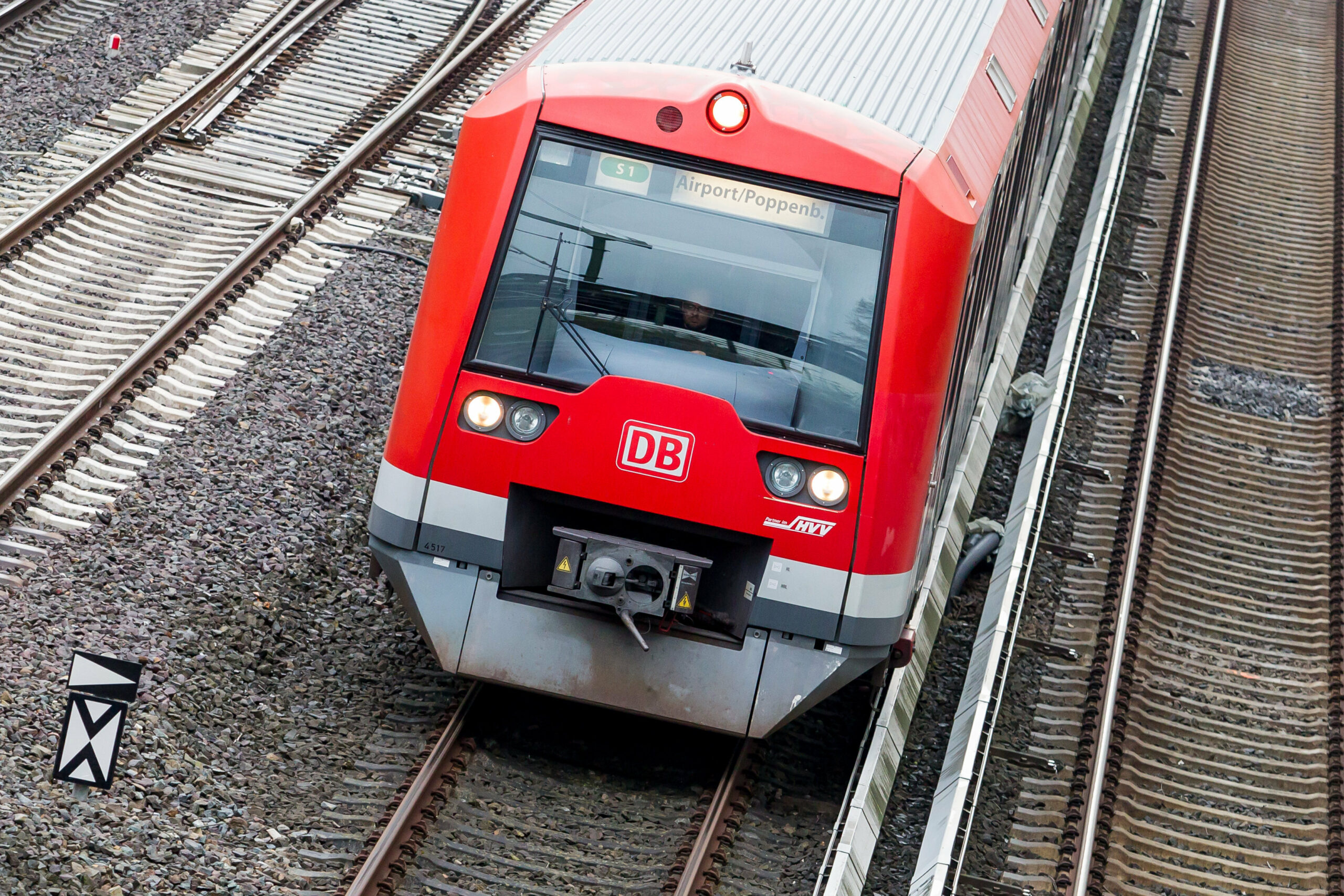 S-Bahn der Linie S1 Richtung Airport / Poppenbüttel