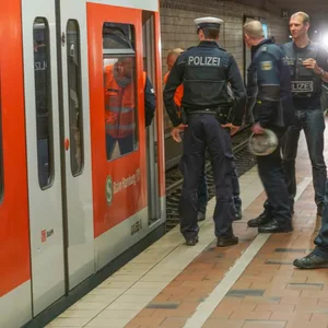 Am Hauptbahnhof: Mann fällt auf Gleise – nach seiner Rettung lässt er Hose herunter