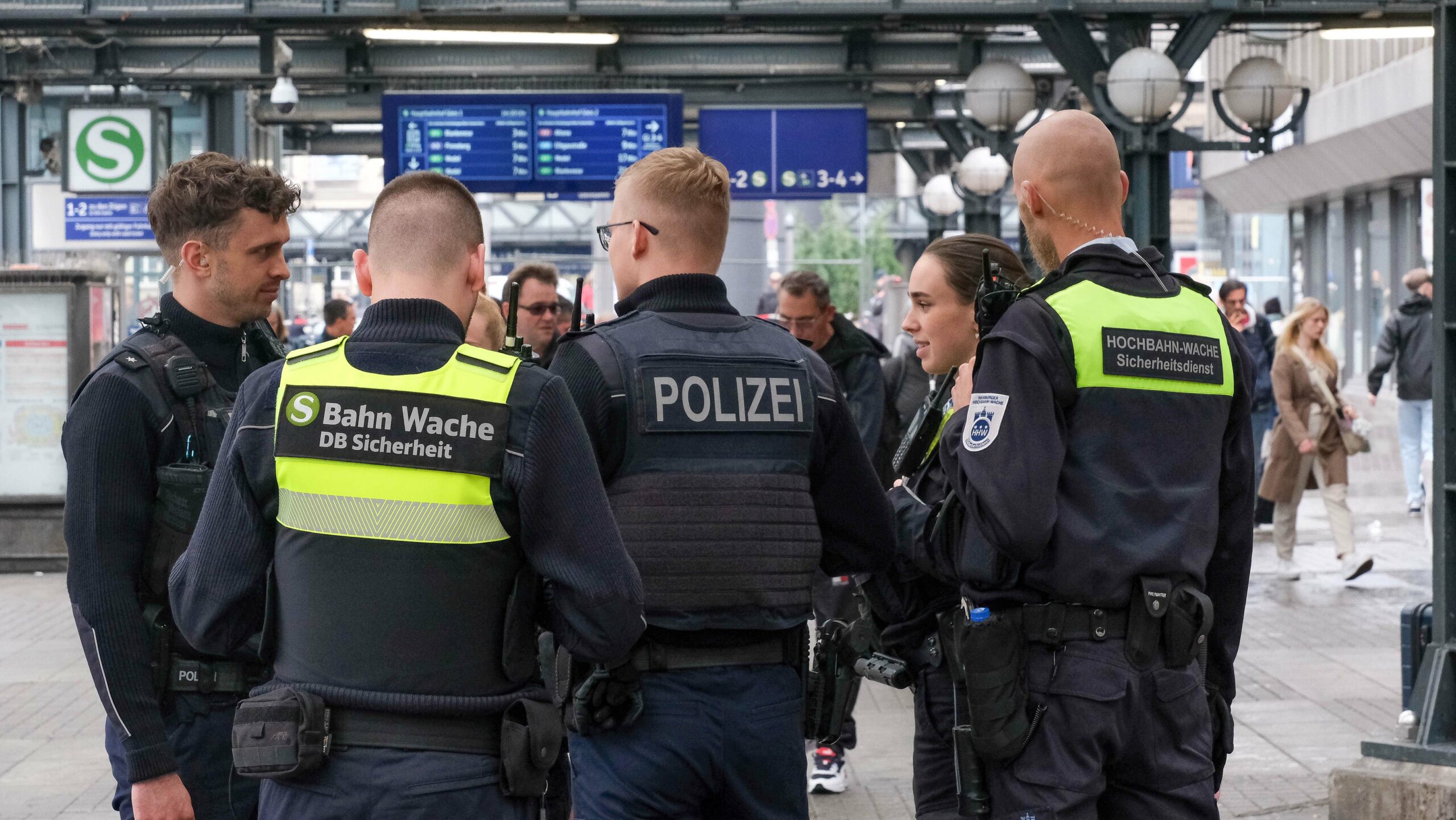 Die beiden Diebinnen wurden von einer sogenannten „Quattro-Streife“ am Hauptbahnhof festgehalten. (Symbolfoto)