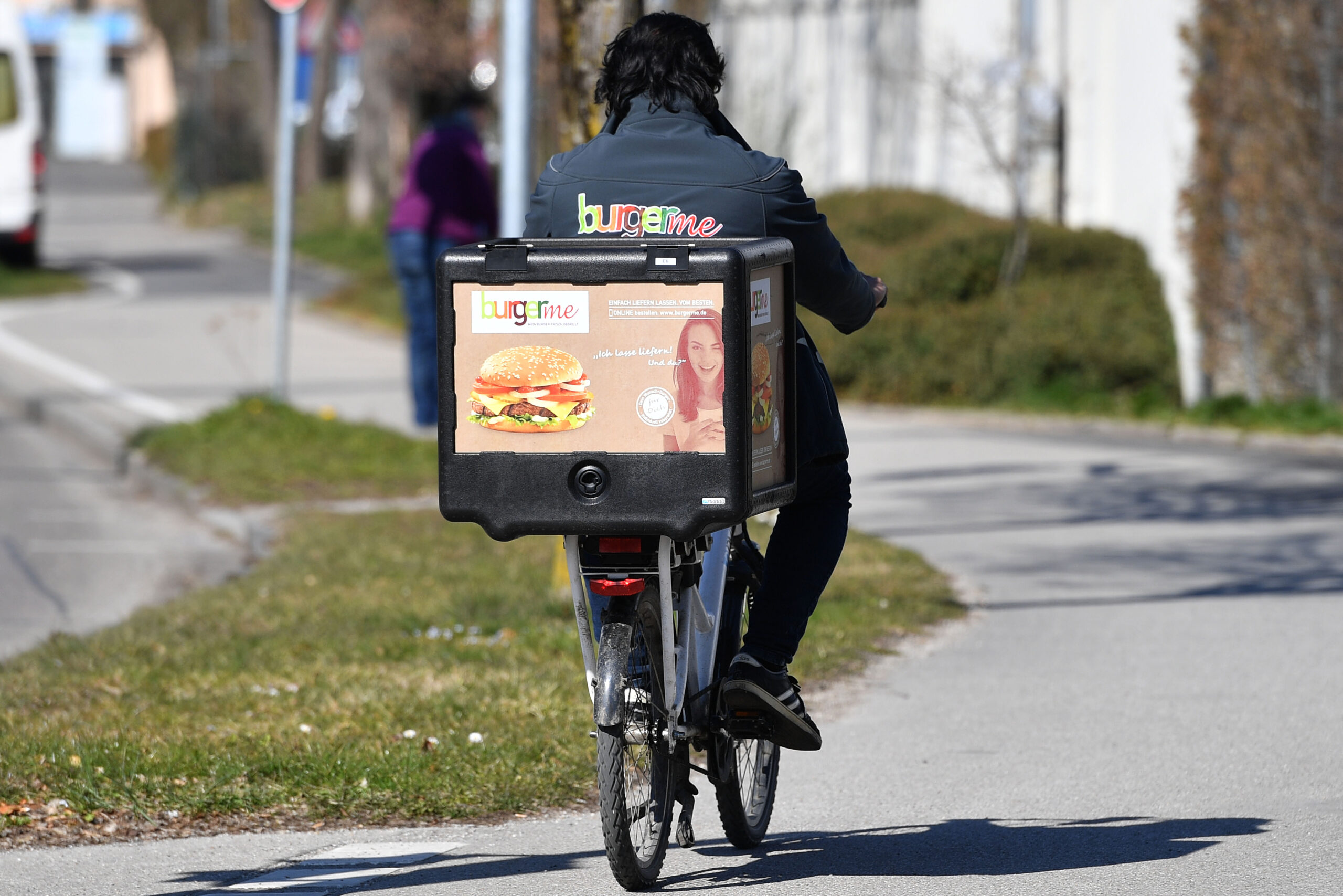 Ein Lieferfahrer für Burgerme (Archivbild).