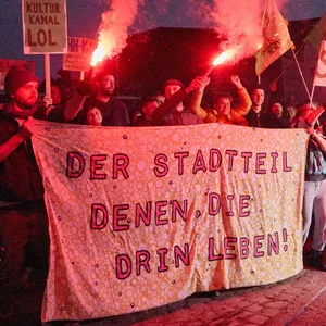 Demonstration der Initiative „Kulturkanal“ gegen den Abriss der „Soul Kitchen“-Halle in Hamburg-Wilhelmsburg.