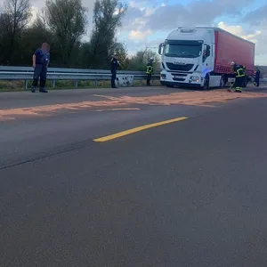 Abgestreute Ölspur auf A7