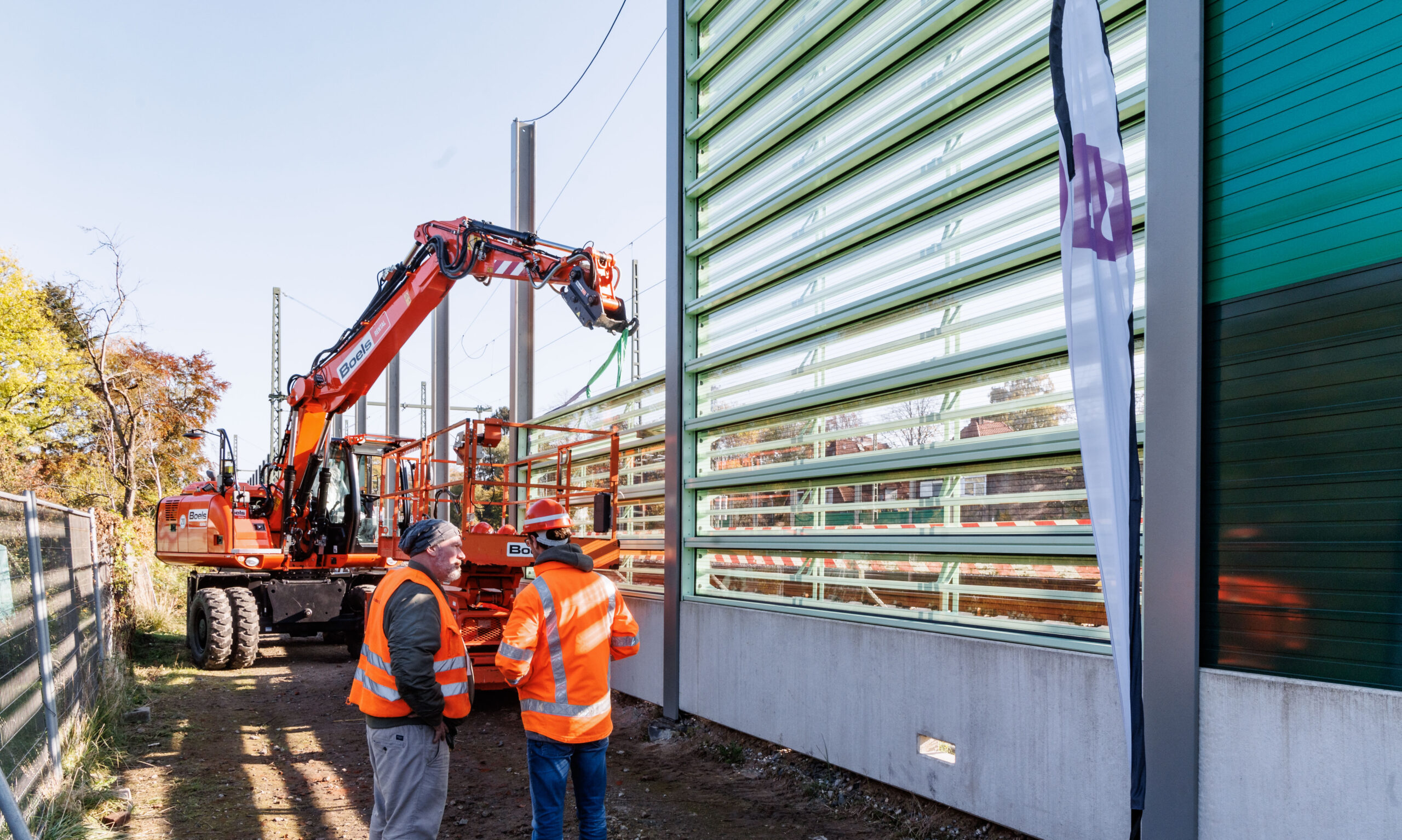 Lärmschutzwand wird aufgebaut