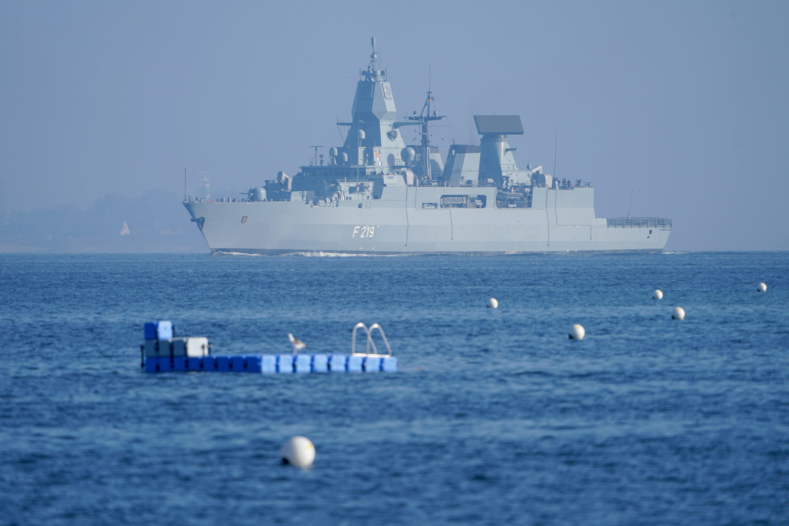 Die deutsche Fregatte „Sachsen“ nach einem NATO-Manöver 2022 auf der Ostsee (Archivbild).