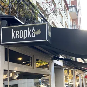 Im Café Kropka wird die Nutzung von Laptops eingeschränkt und es sollen weniger Kinderwagen im Café stehen.