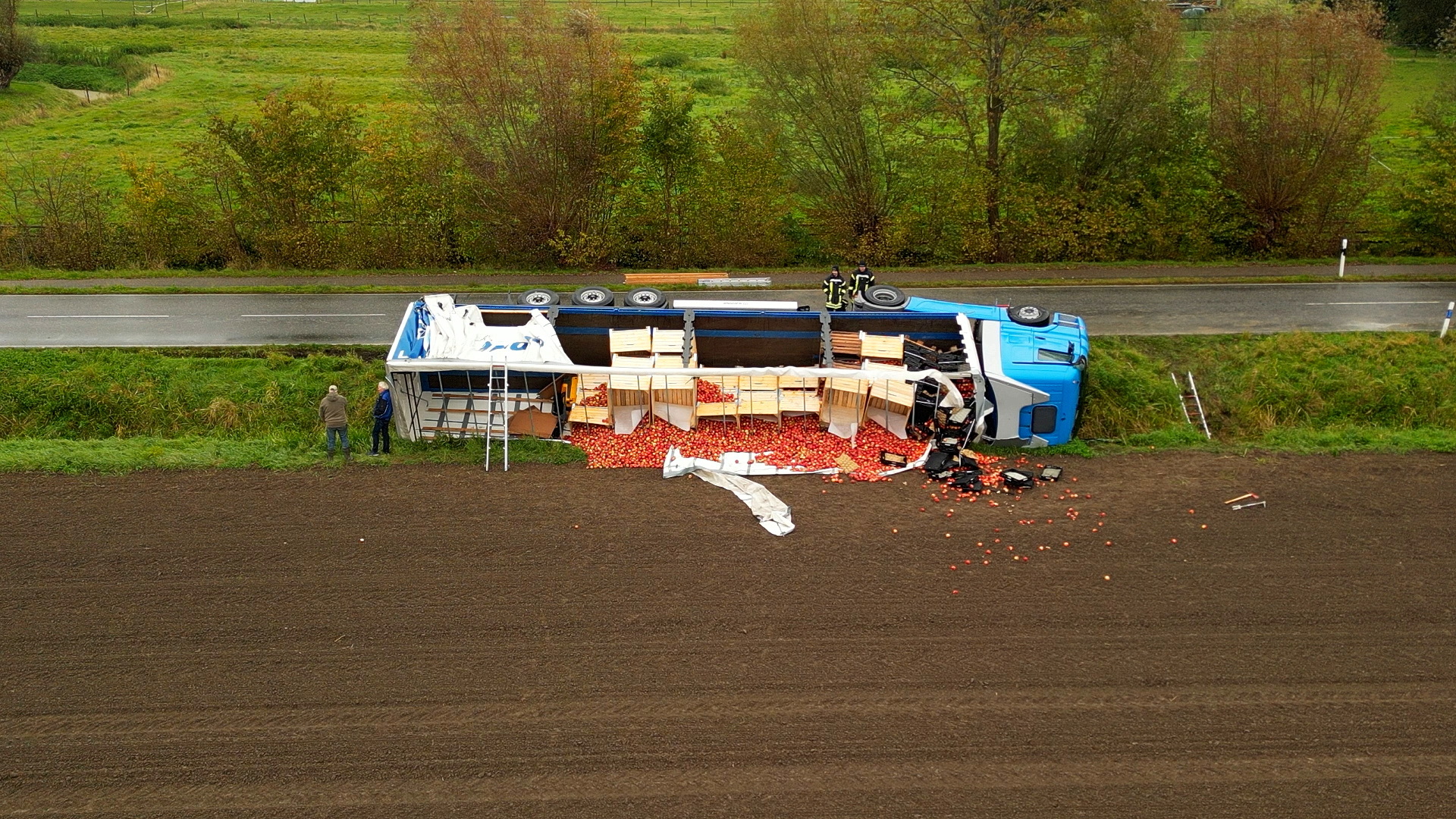 Der Lastwagen, der aus dem Alten Land in Stade kam, war mit frischen Äpfeln beladen.