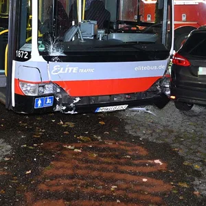 Linienbus in Horn außer Kontrolle – zwei Fahrgäste verletzt in Klinik