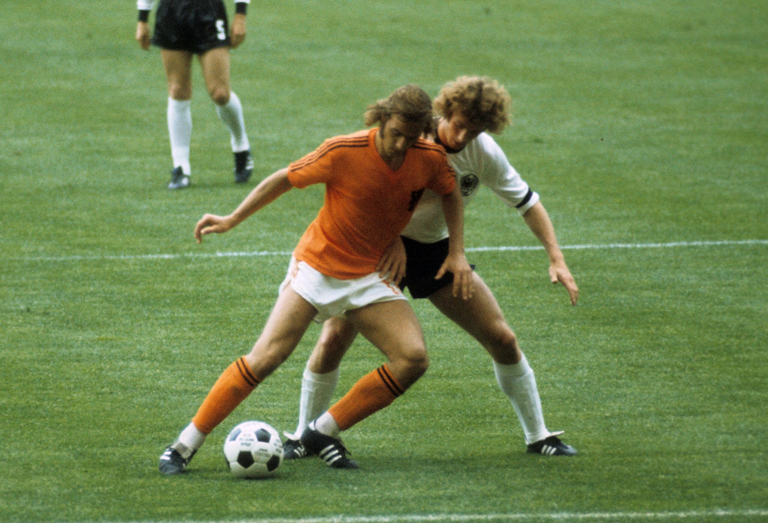 Johan Neeskens im Zweikampf im WM-Finale 1974