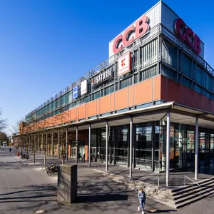 Der Kaufland-Supermarkt im CCB in Hamburg-Bergedorf wurde geräumt. Es brannte eine Müllpresse. (Symbolfoto)