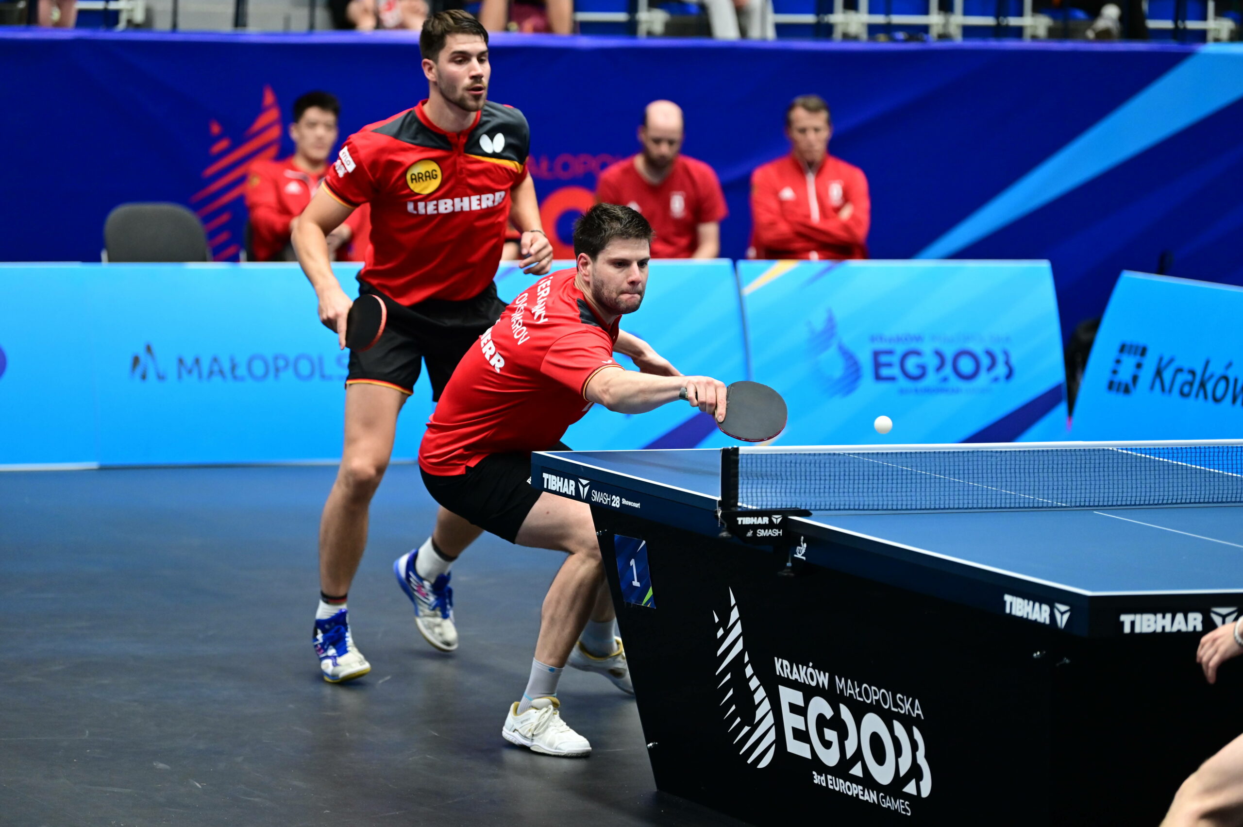 Dimitrij Ovtcharov und Patrick Franziska, Deutschland, beim Finalsieg der Europaspiele über Schweden