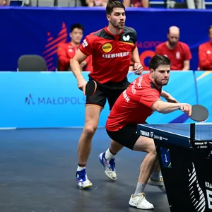 Dimitrij Ovtcharov und Patrick Franziska, Deutschland, beim Finalsieg der Europaspiele über Schweden
