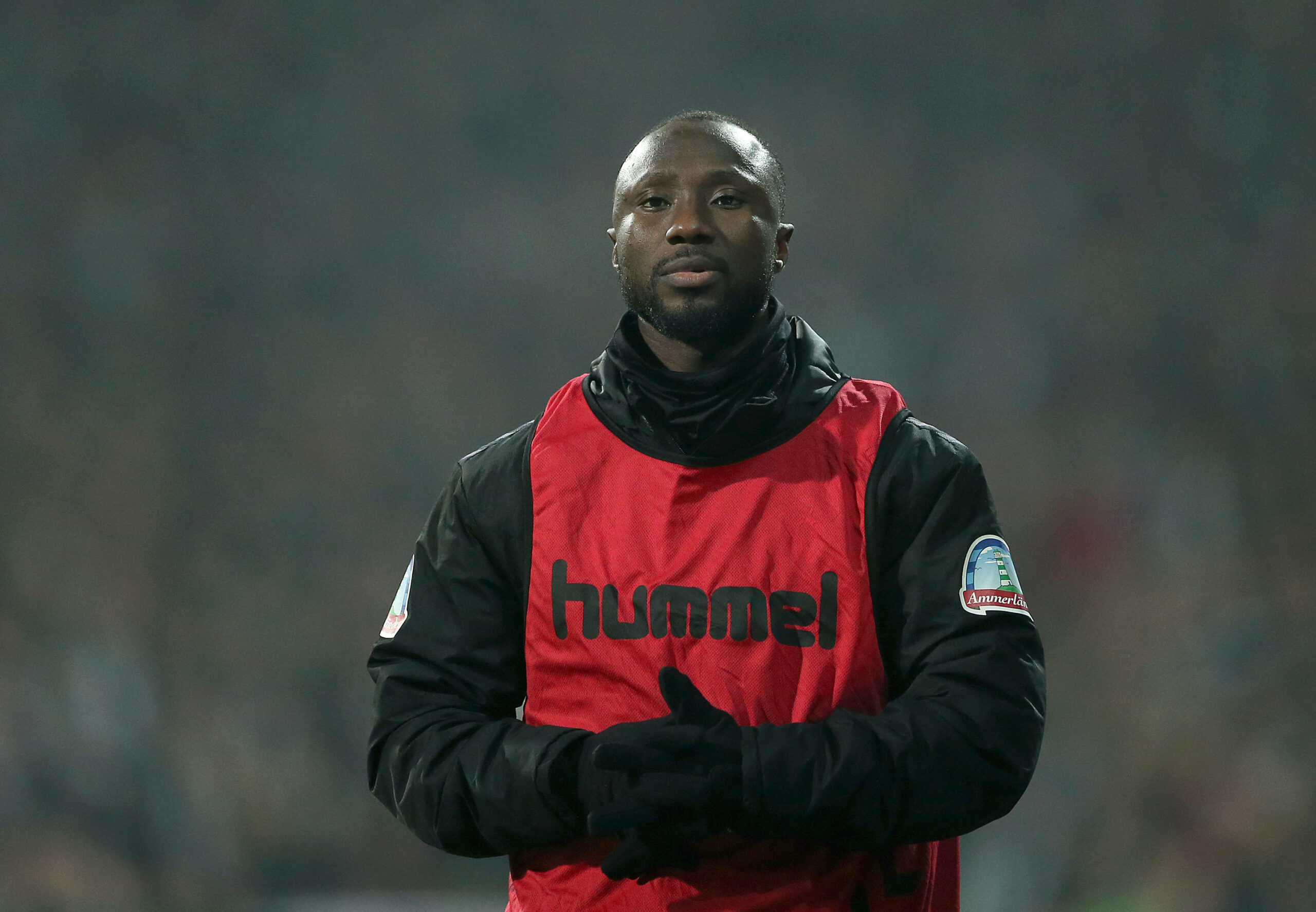 Naby Keita mit rotem Laibchen im Training von Werder Bremen