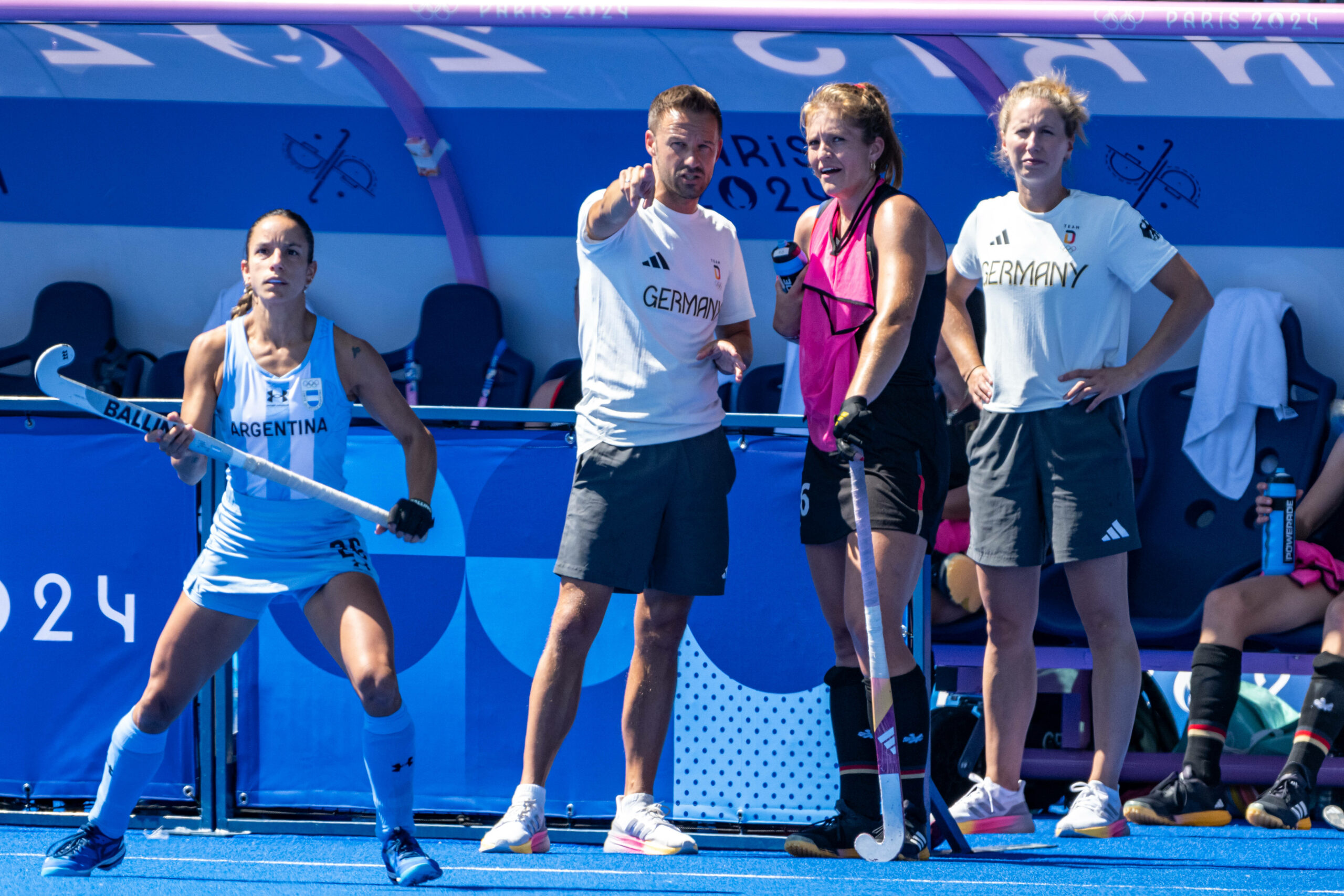 Valentin Altenburg im Gespräch mit Sonja Zimmermann bei den Olympischen Spielen