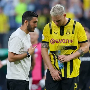 Trainer Nuri Sahin und Niklas Süle im Gespräch